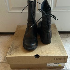 Ladies Born gently used Kierra boots size 6 1/2